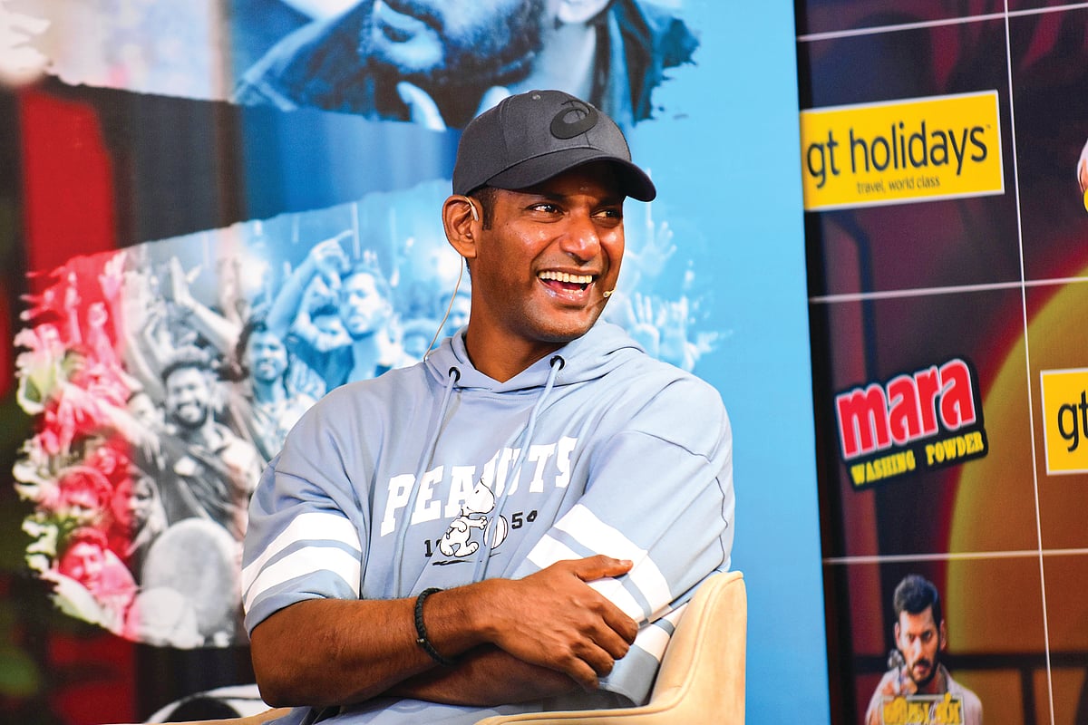 விழுப்புரம்: மேடையில் மயங்கி விழுந்த விஷால்; ``முழுமையான ஓய்வு தேவை'' - மருத்துவமனை சொல்வதென்ன?