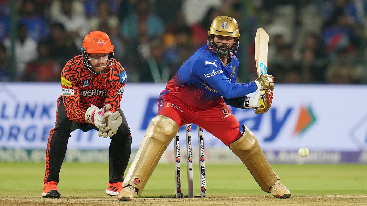 RCB vs SRH: காயம்பட்ட சிங்கத்திடம் கர்ஜித்த ஹெட், க்ளாசன் - போர் கண்ட சிங்கமாகப் போராடிய டிகே!