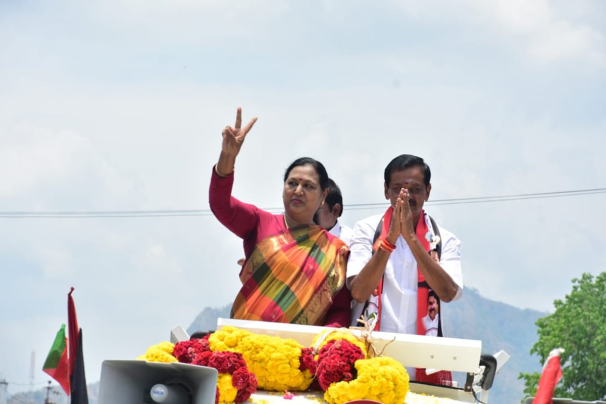 `கேப்டன் இழப்பில்... துக்கம் வேதனையோடு கூட்டணி தர்மத்திற்காக வாக்கு சேகரித்து வருகிறேன்!' - பிரேமலதா