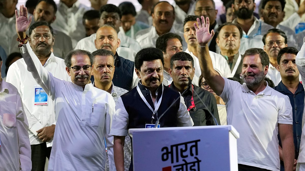 'வாக்குறுதிகளை சுட்டிக்காட்டும் ஸ்டாலின்..!' - திமுக சொன்னதை செய்யுமா காங்கிரஸ்?!