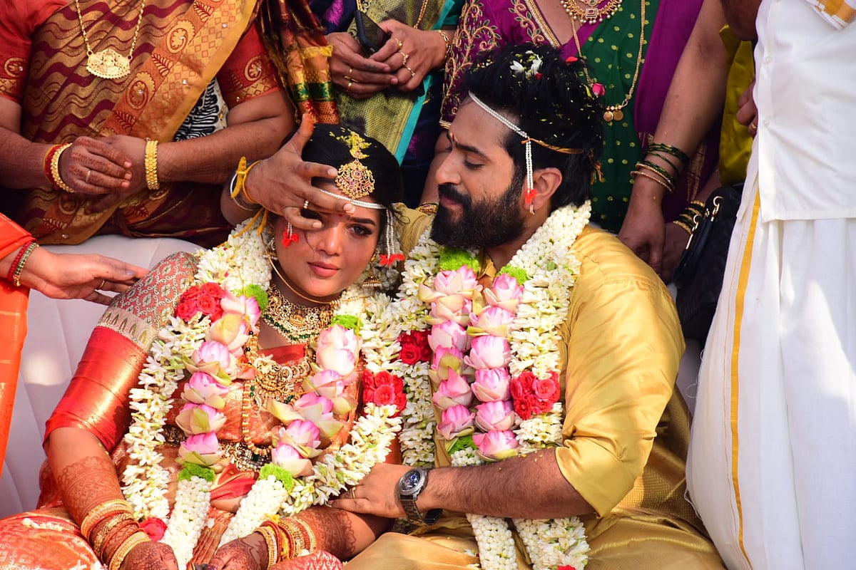 `அன்பால் இணைந்த இதயங்கள்!' - சீரியல் நடிகர் விராட்டிற்கு மகாபலிபுரத்தில் திருமணம்!