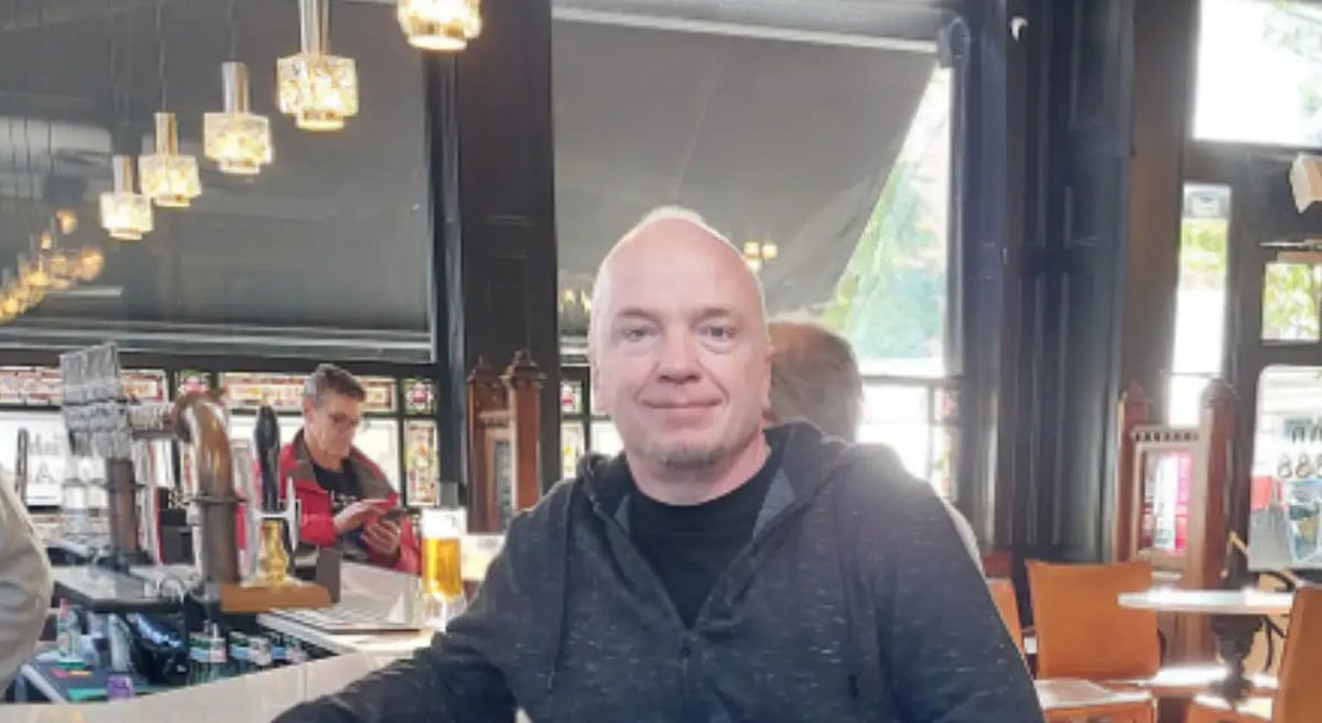 Sperm Donor: `ஒரு முத்தமோ அரவணைப்போ கிடைக்கல'... 13 வருட விந்தணு தானம் செய்தவரின் மனக்குமுறல்!