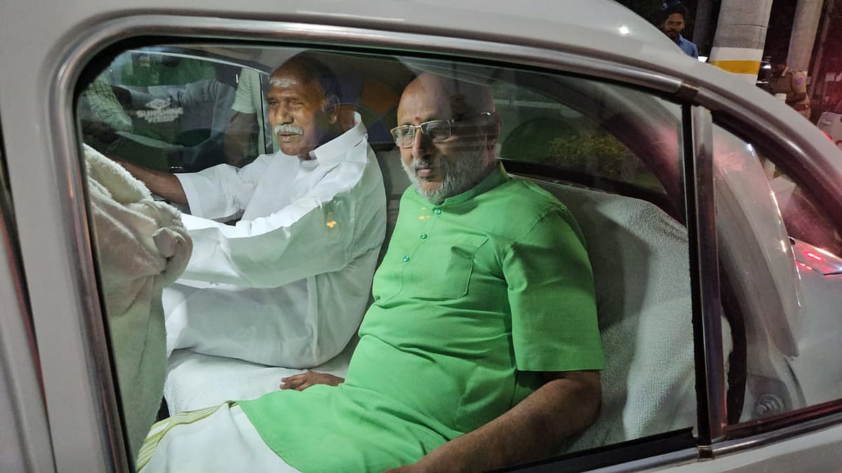 புதுச்சேரி முதல்வர் ரங்கசாமி, ஆளுநர் சி.பி.ஆர்... அம்பாசிடர் காரில் நகர்வலம் - காரணம் என்ன?