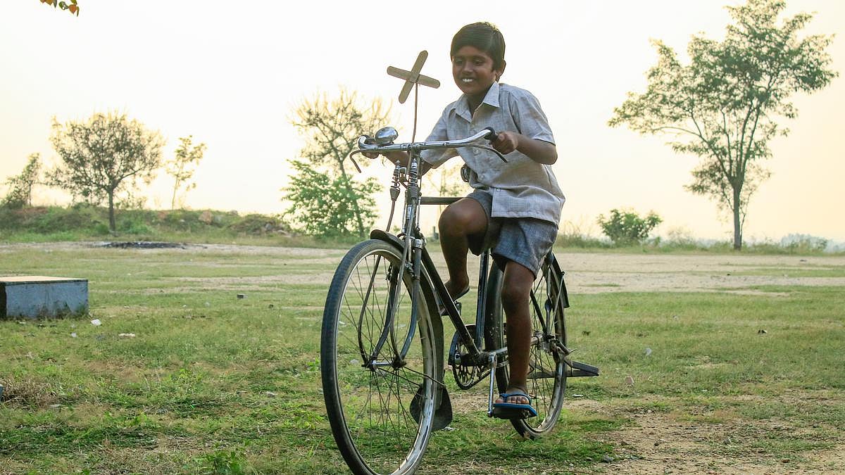 குரங்கு பெடல் விமர்சனம்: 80ஸ் கிட்ஸும் சைக்கிளும்! குழந்தைப் பருவ நினைவு எப்படி பயணிக்கிறது?