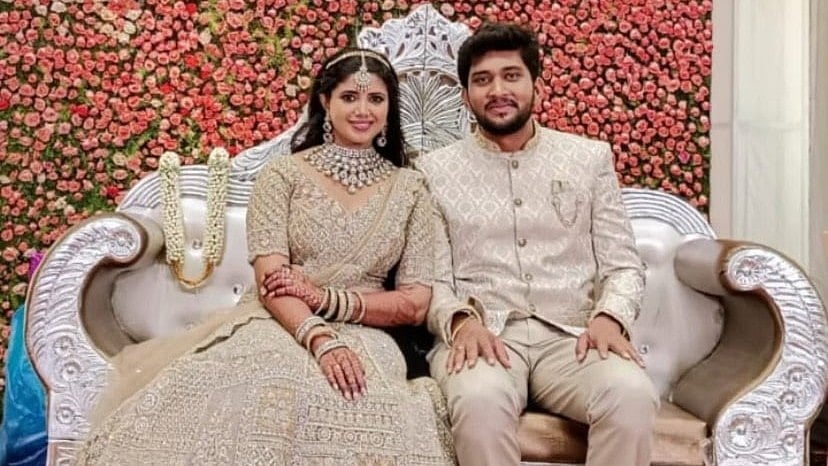 `நீதானே என் காதலே எந்நாளும்!' நண்பனை கரம் பிடித்த `கண்ணெதிரே தோன்றினாள்' ஸ்வேதா!