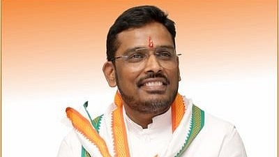 வேட்புமனுவை வாபஸ் பெற்று பாஜக-வில் சேர்ந்த காங்கிரஸ் வேட்பாளருக்குக் கைது வாரன்ட்; பின்னணி என்ன?