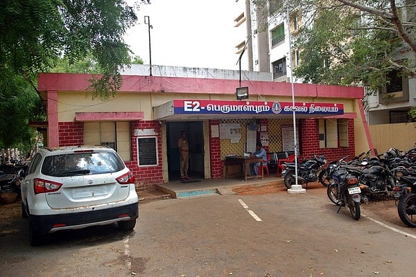 பெருமாள்புரம் காவல் நிலையம்