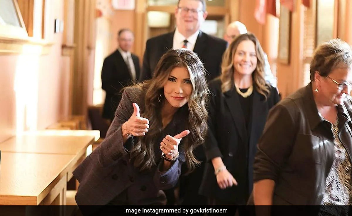 அமெரிக்கா: `பைடனின் வளர்ப்பு நாயைச் சுட்டுக் கொல்ல வேண்டும்!' - ஆளுநர் பேச்சும் கிளம்பிய எதிர்ப்பும்