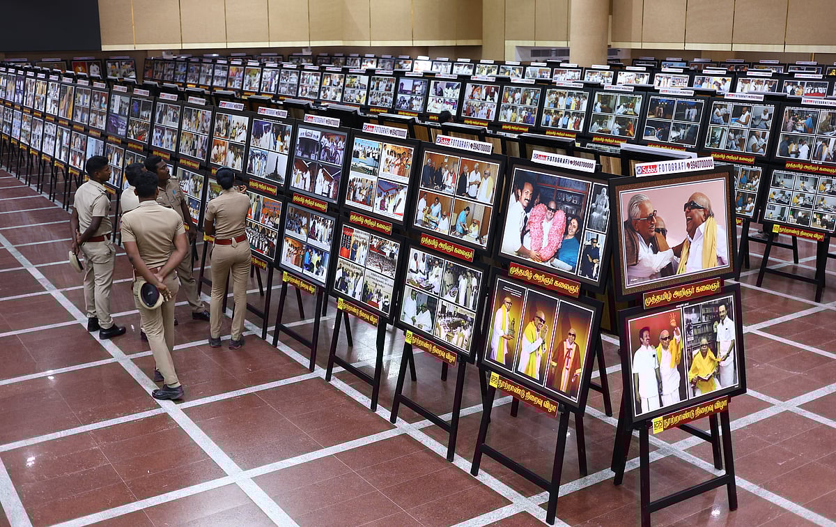 Kalaignar Karunanidhi பிறந்தநாள்; கலைஞர் கருணாநிதியின் 100 புகைப்படங்களின் சிறப்பு தொகுப்பு