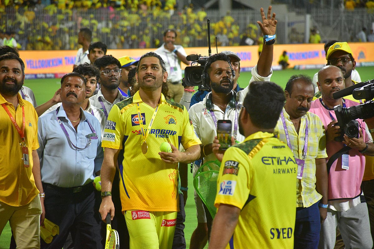 Dhoni: `என்றென்றும் அன்புடன் உங்கள் தோனி!' - ரசிகர்களுக்கு நன்றி தெரிவித்து பரிசளித்த தோனி!