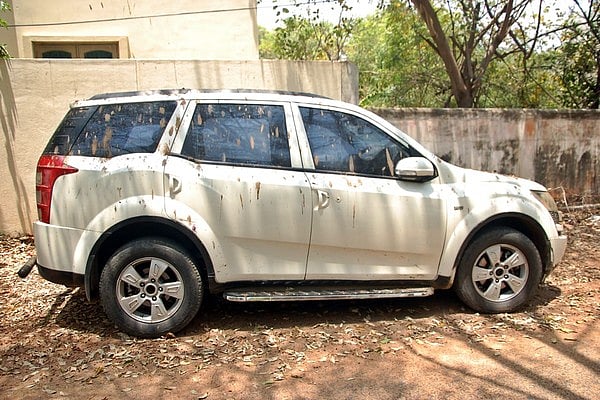 கடத்தல் கும்பலிடம் பிடிபட்ட சொகுசு கார்