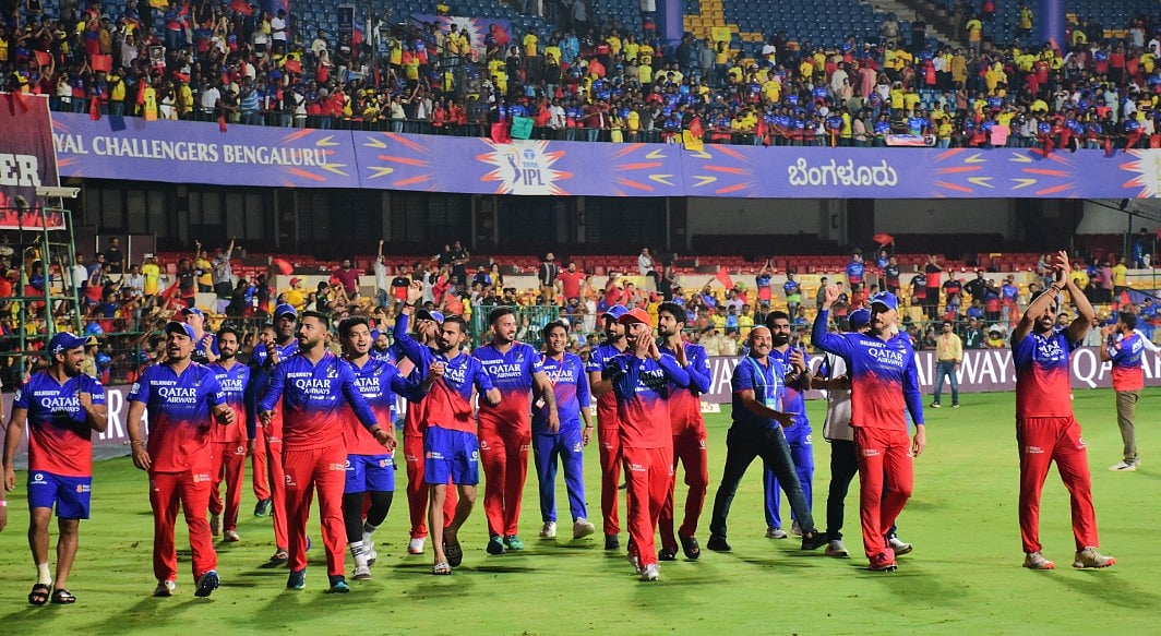 RCBvCSK: `அழுகை, ஆர்ப்பரிப்பு, கொண்டாட்டம்!'| Exclusive Photo Album