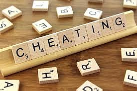 `1 கிலோ தங்க காசு இருக்கு...' - போலியைக் கொடுத்து ரூ.20 லட்சம் மோசடி... இருவரைக் கைதுசெய்த போலீஸ் 