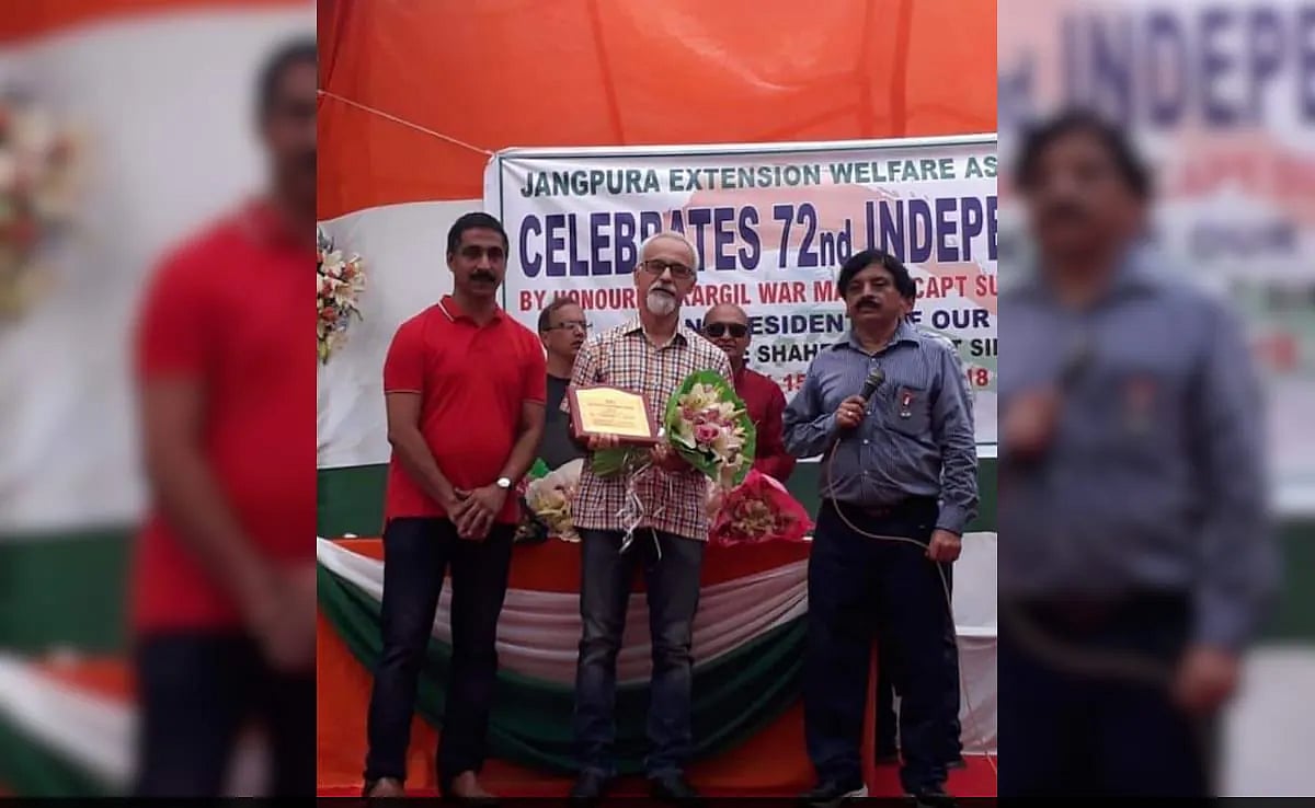 பாத்ரூமில் அடைக்கப்பட்ட வளர்ப்பு நாய்கள்; சித்ரவதை செய்து கொல்லப்பட்ட டாக்டர் - டெல்லியில் பயங்கரம்!