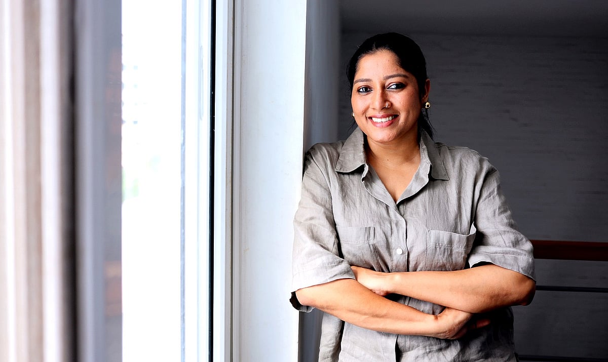 அயலி , ஹார்ட் பீட் சீரிஸ்களின் நடிகை அனுமோல் லேட்டஸ்ட் போட்டோஷூட் | Photo Album