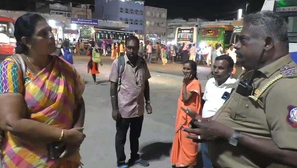 கரூர்: பேருந்து நிலையத்தில் பெண் பயணியிடம் அத்துமீற முயன்ற போதை நபர்கள்; தாமதமாக வந்ததா போலீஸ்?!