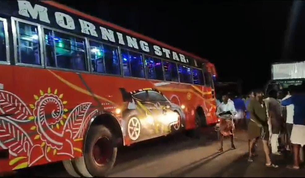 சாப்பிட சென்ற ஓட்டுநர்; போதையில் பஸ்ஸை இயக்கி நூடுல்ஸ் கடையில் மோதிய இளைஞர் - அறந்தாங்கி அதிர்ச்சி!