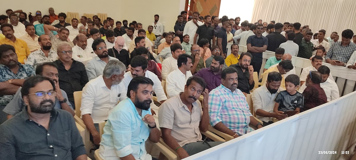 Ameer: `வெற்றிமாறன், சீமான், சசிகுமார், சேரன்...' - அமீர் மகள் திருமணத்தில் கலந்துகொண்ட பிரபலங்கள்!