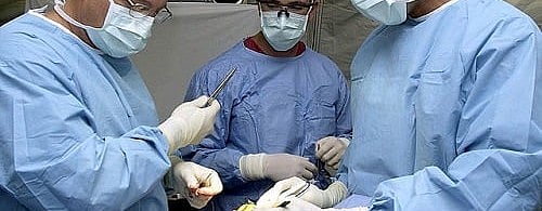 காலில் ஆபரேஷன் செய்ய சென்ற சிறுவனுக்கு பிறப்புறுப்பில் ஆபரேஷன் - மும்பையில் அதிர்ச்சி