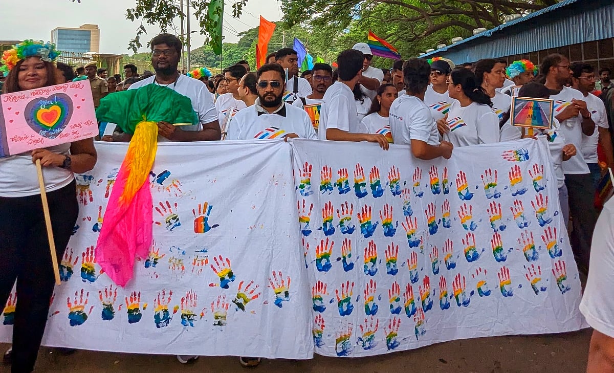 Pride Month: சென்னை எக்மோரில் கோலாகலமாக நடந்த 16 ஆவது வானவில் சுயமரியாதைப் பேரணி!| Photo Album