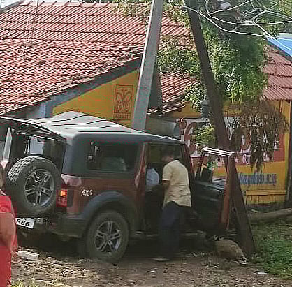 திருச்சுழி: சாலையில் தாறுமாறாக ஓடிய ஜீப் மோதி 3 பேர் பலி - உறவினர்கள் சாலை மறியல்!