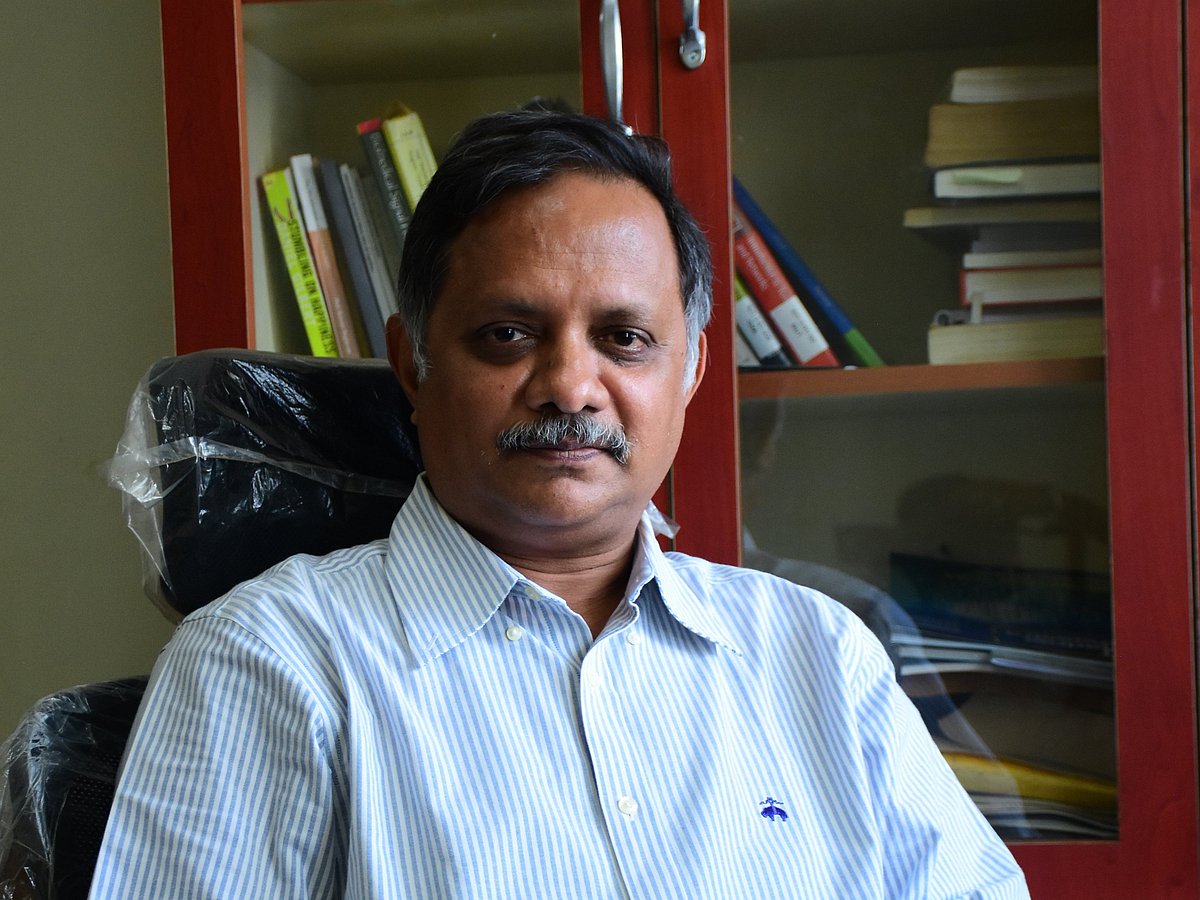 Bharati script: இந்திய மொழிகளை ஒருங்கிணைக்கும் முயற்சி; சாத்தியமாக்கிய ஐஐடி பேராசிரியர்!