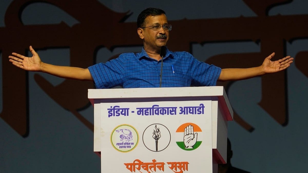 Kejriwal: `உங்களை நீங்கள் பார்த்துக்கொள்ளுங்கள்; உங்களை நான்..!' - திகாரில் சரணடையும் கெஜ்ரிவால்