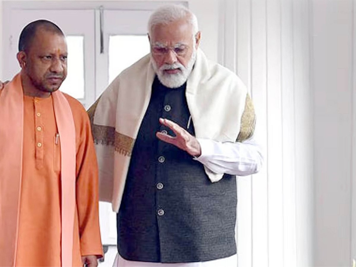 யோகி ஆதித்யநாத், மோடி