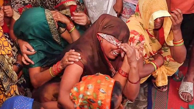 Hathras stampede: `என் மொத்த குடும்பமும் போய்விட்டதே!' - கதறும் கூலித் தொழிலாளி
