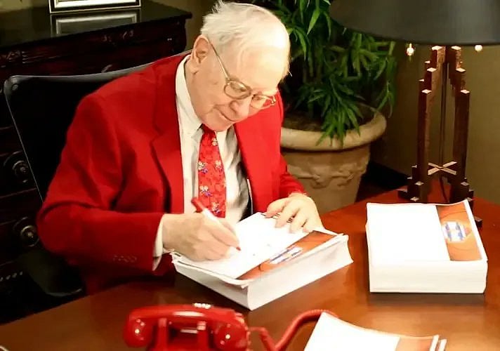 Warren Buffett: வாரன் பஃபெட் மாற்றி எழுதிய உயில்... தானமாக எவ்வளவு கொடுக்கிறார் தெரியுமா..?