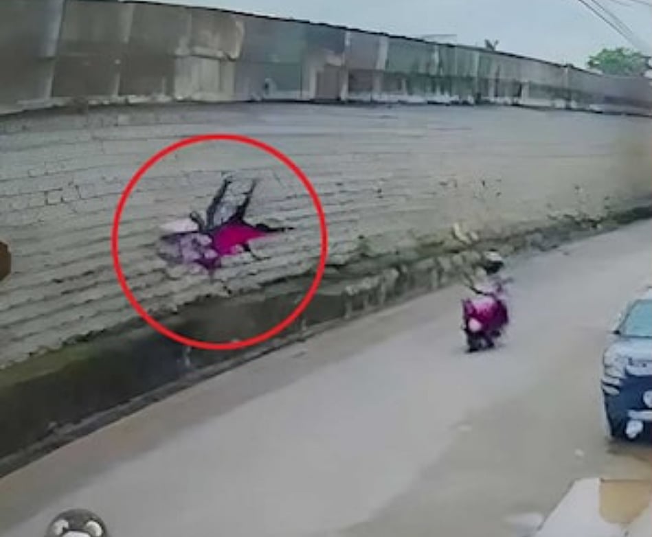 மேம்பாலத்தில் விபத்து; பாலத்துக்கு கீழே தூக்கி வீசப்பட்ட 3 பேர் - இளம் பெண் பலியான சோகம்!