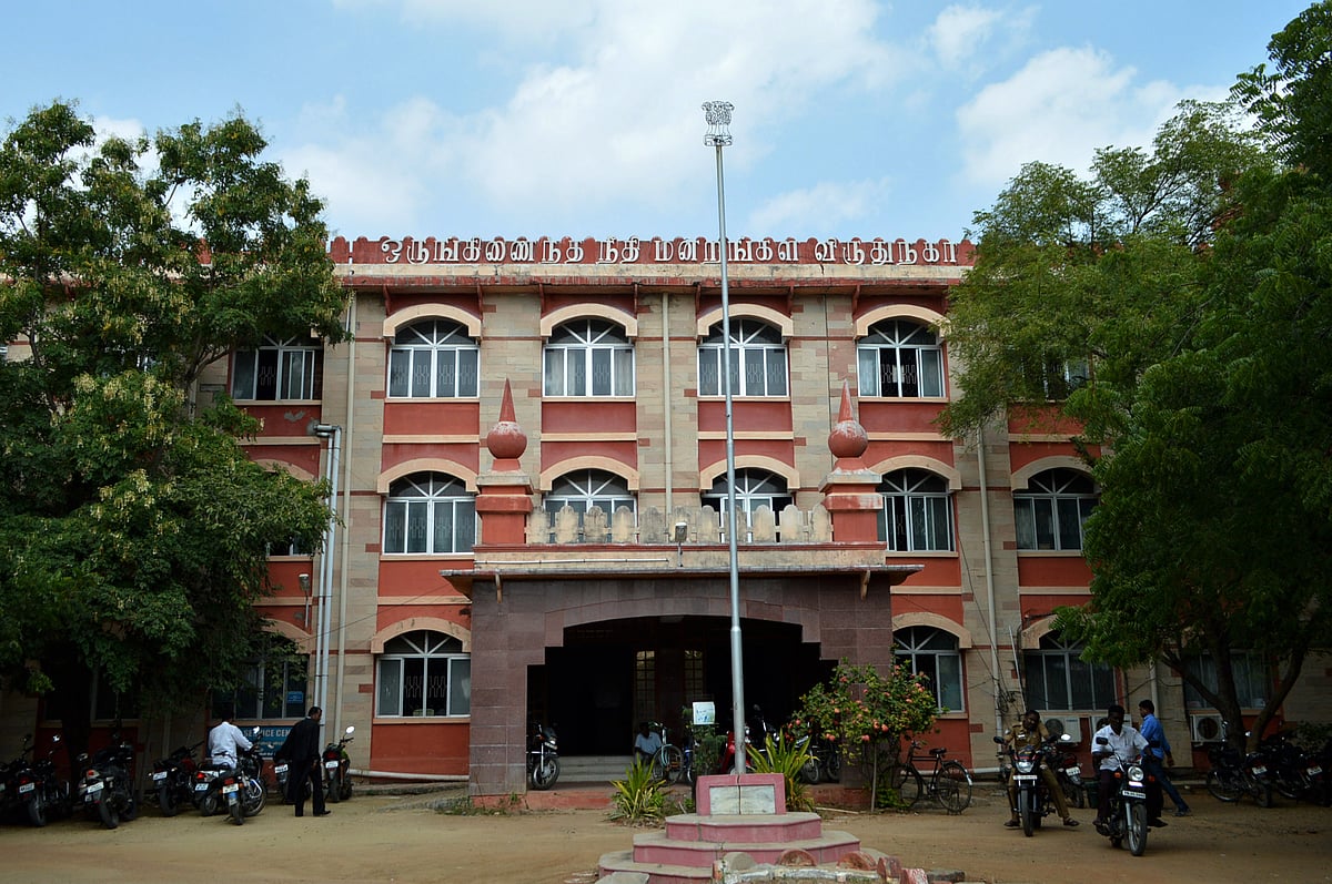 கடனை திருப்பிக்கேட்டவர் எரித்துக்கொலை - முன்னாள் ஊராட்சிமன்றத் தலைவர் உள்பட 3 பேருக்கு ஆயுள்!