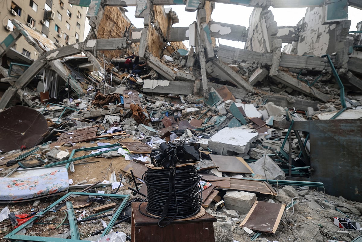 Israel: காஸா, ஏமன், லெபனான் நகரங்கள்மீது இஸ்ரேல் தாக்குதல்; 15-க்கும் மேற்பட்டோர் பலி... பதற்றம்! 