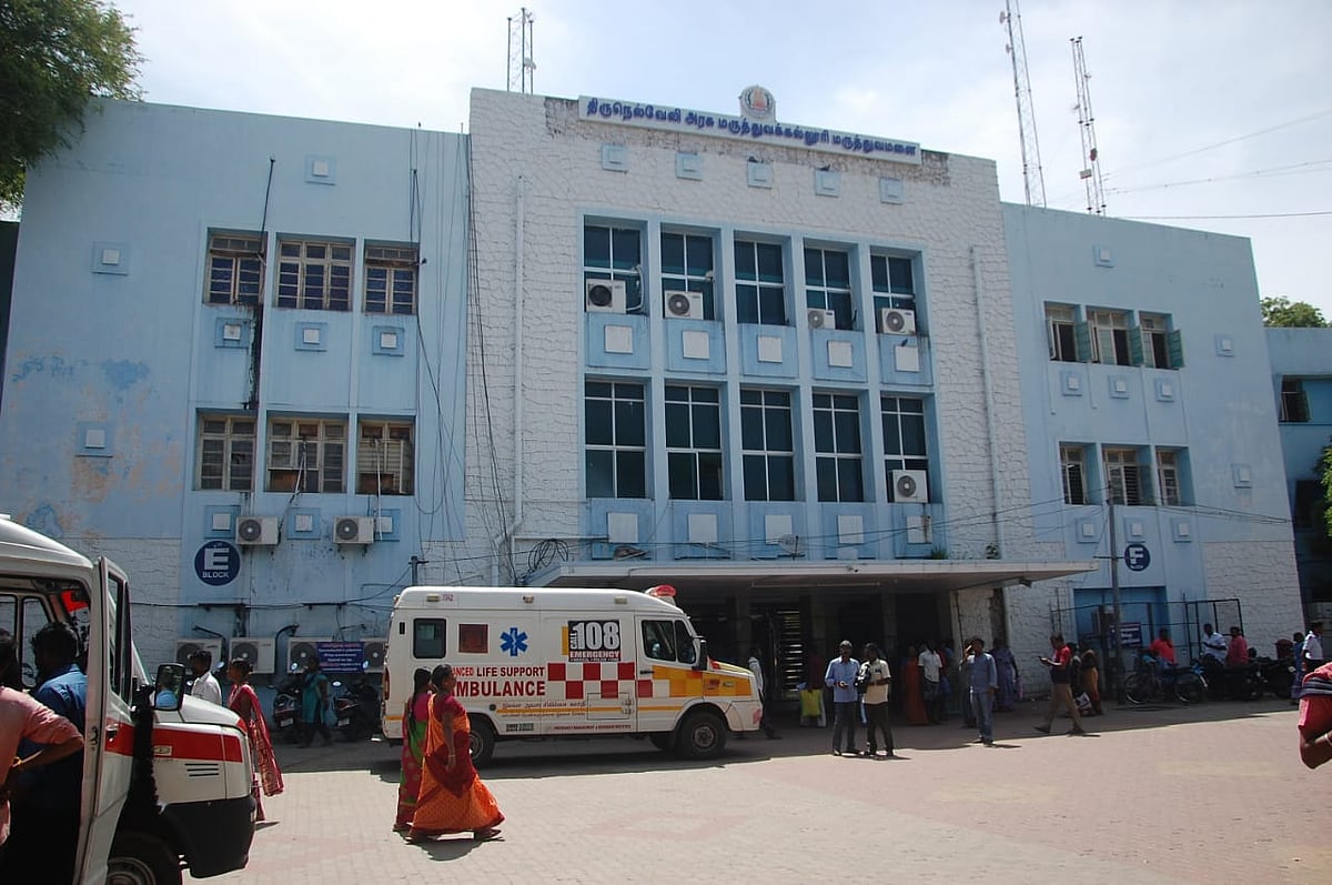 ``வேலை கிடைக்கலை; செலவுக்காக திருடினேன்..!” - பைக் திருடனை சுற்றி வளைத்த பொதுமக்கள்! 