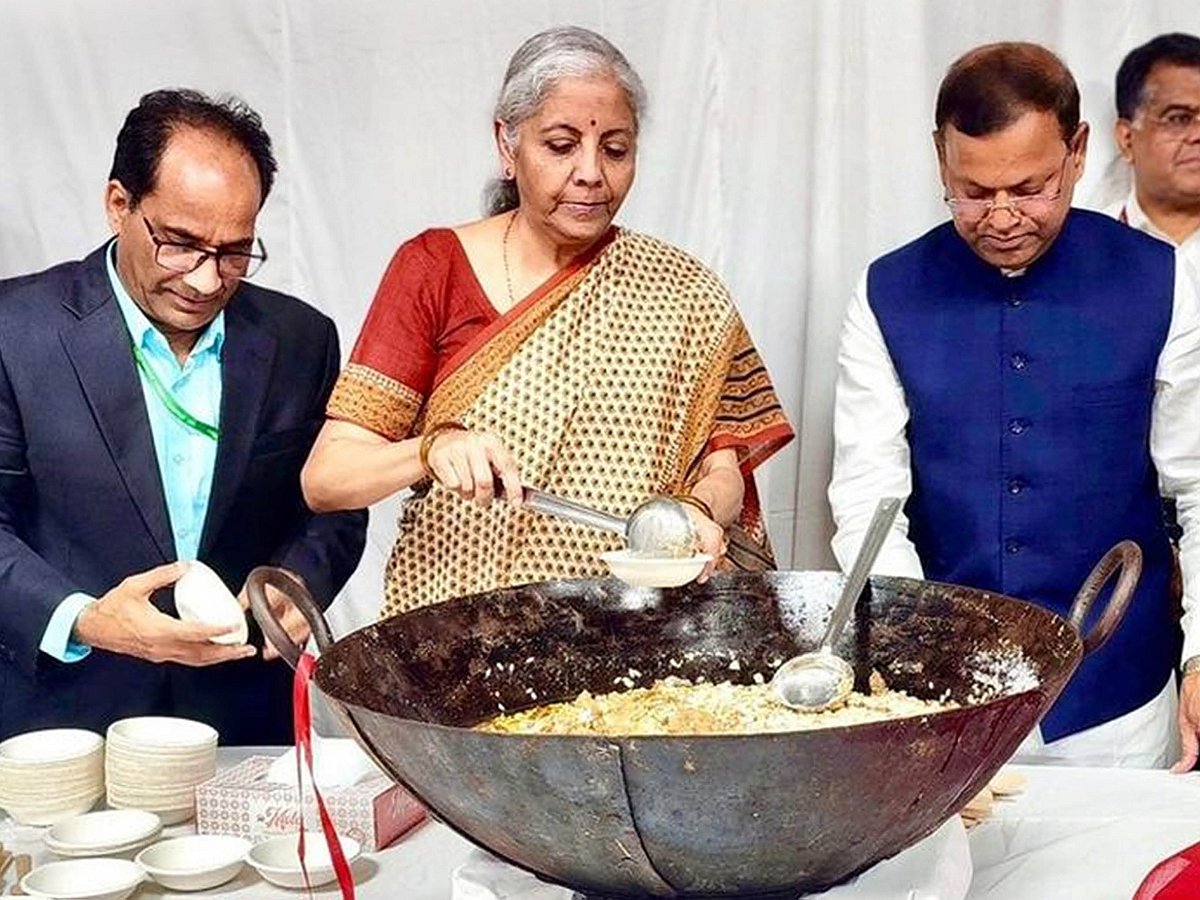 நிதியமைச்சர் நிர்மலா சீதாராமன்