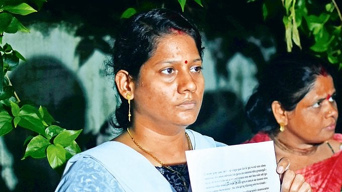 `கொன்னு போட்டா கூட யாரும்..!’ - ஒடிசா ராஜ்பவனில் அதிகாரியை தாக்கியதாக ஆளுநரின் மகன் மீது புகார்