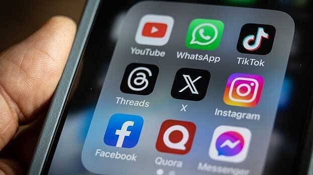 Pakistan: பாகிஸ்தானில் 6 நாட்களுக்குச் சமூக வலைத்தளங்களுக்குத் தடை! - காரணம் என்ன? 