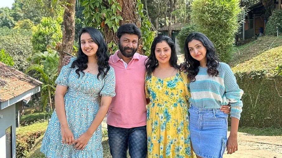 ரஞ்சிதமே: "அப்பாவுக்கு கேன்சர்; அவருக்காக ப்ரே பண்ணுங்க!" - நடிகர் நேத்ரனின் மகள் அபிநயா உருக்கம் | television actor nethran daughter abineya's emotional post - Vikatan