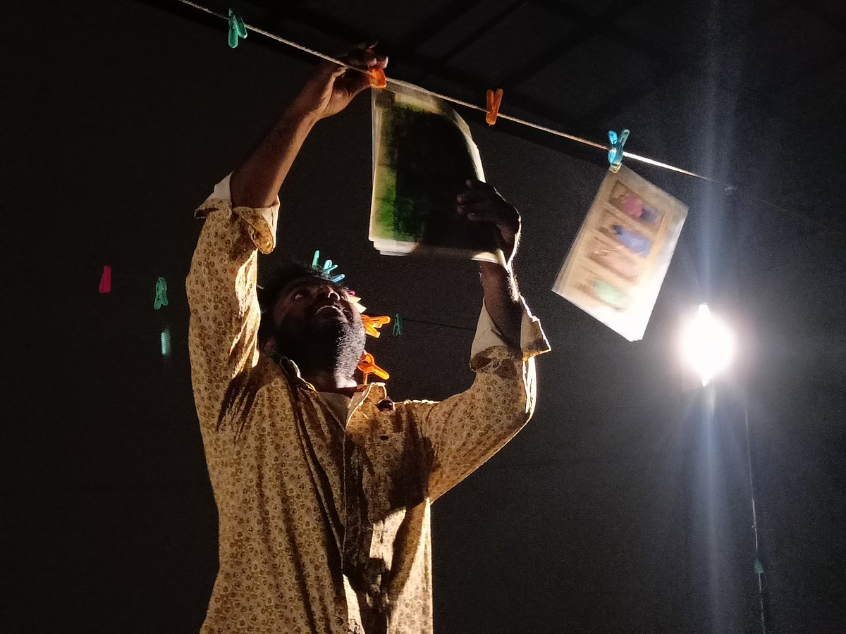 ‘துணியில்ல; கதைகளைக் காயப்போட வந்திருக்கேன்’ - ஓராள் நாடகத்தின் புகைப்படத் தொகுப்பு | Photo Album