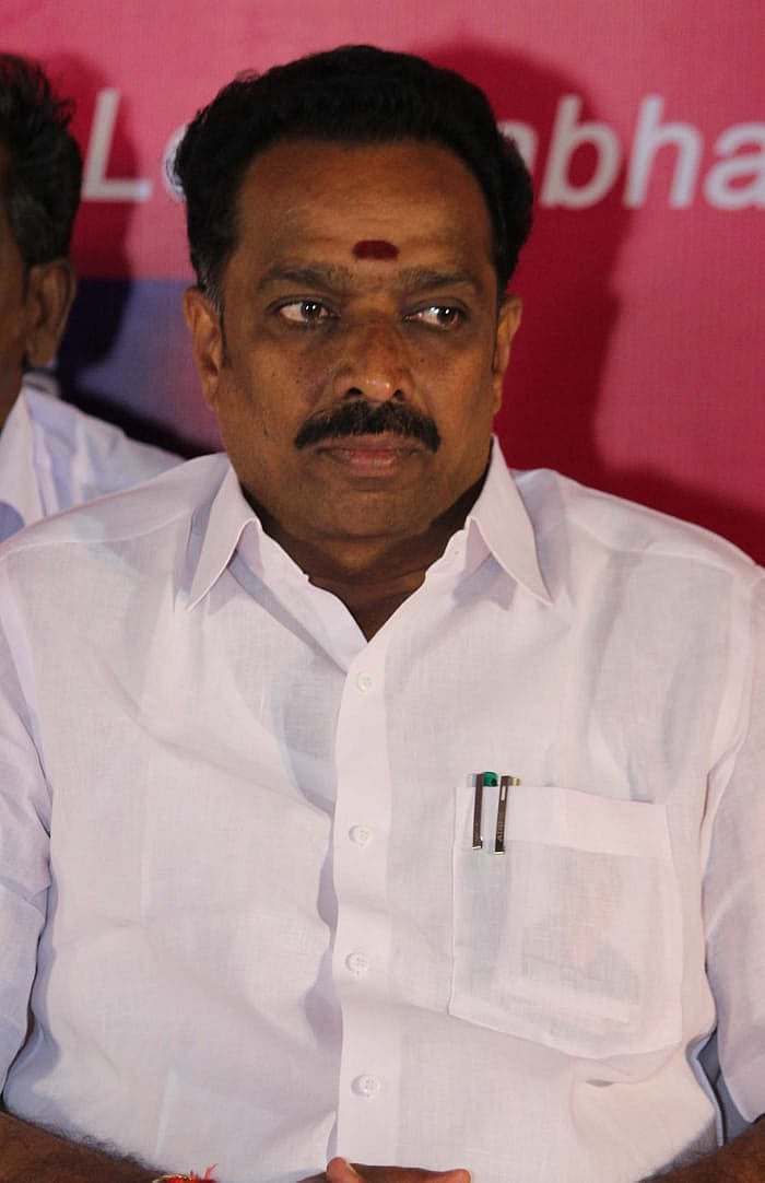 நிலமோசடி வழக்கு: நீதிமன்ற நடவடிக்கை.. எம்.ஆர் விஜயபாஸ்கர் உறவினருக்கு வீடியோகாலில் லைவ் செய்த இளைஞர்