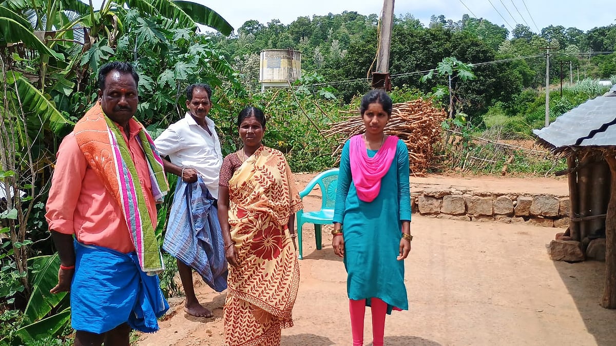 சேலம்: அரசுப் பள்ளி; மாநில அரசின் பயிற்சி; ஜே.இ.இ தேர்வில் மாநில அளவில் பழங்குடி மாணவி முதலிடம்!