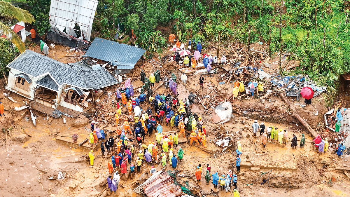 Wayanad Landslide: முகாம்களில் தவிக்கும் வயநாடு மக்கள்... இரக்கமின்றி  வீடுகளில் திருடும் கும்பல்கள்! | thefts at landslide affected Wayanad  houses in kerala - Vikatan