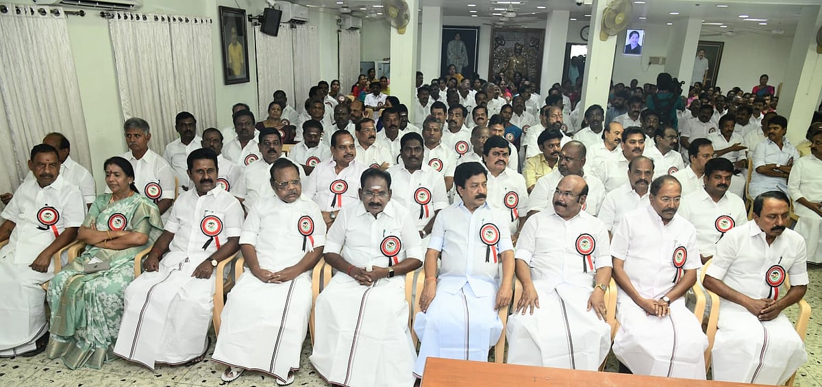 அதிமுக செயற்குழு கூட்டம்