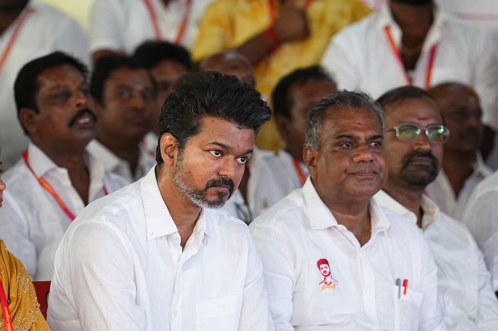 விஜய் - புஸ்ஸி ஆனந்த்