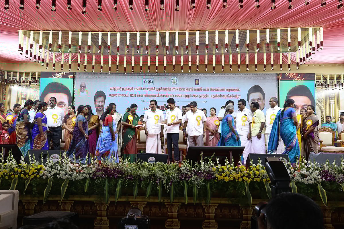 நிகழ்ச்சி மேடை