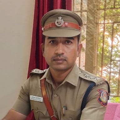 டி.எஸ்.பி நிரேஷ்