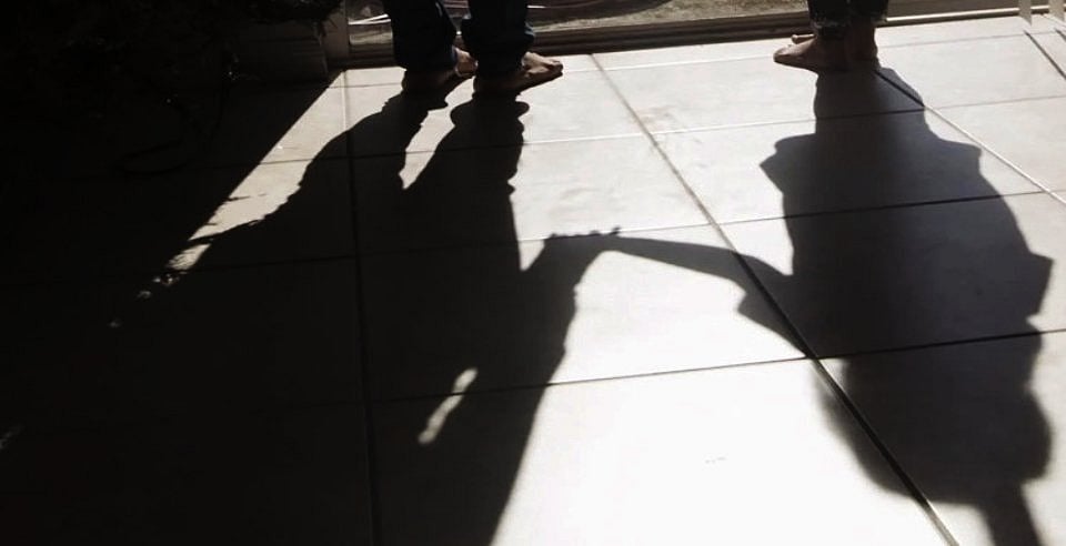 வகுப்பறையில் மாணவனைத் திருமணம் செய்தாரா பேராசிரியை? வைரலான வீடியோ - என்ன நடந்தது?