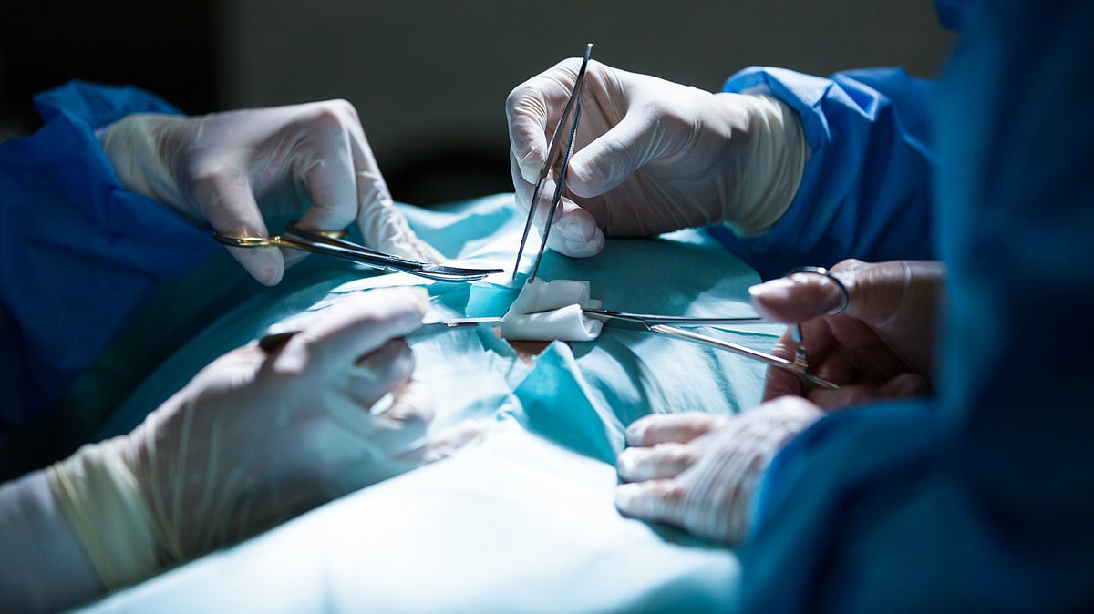 Bihar: பாதுகாப்பு உபகரணங்கள் இல்லாமல் சிசேரியன்; அலட்சிய மருத்துவரின் வைரல் வீடியோ; பின்னணி என்ன?