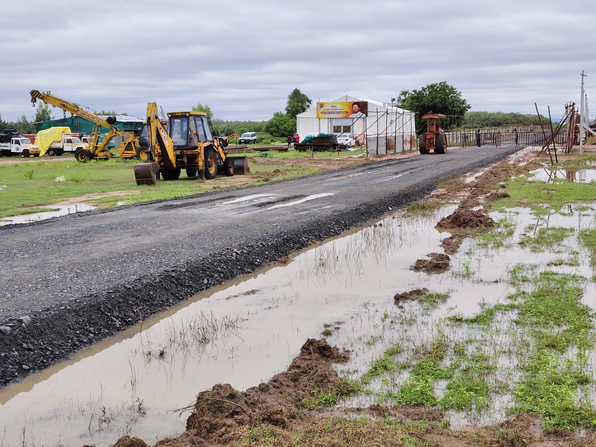மழை நீர் தேங்கி நிற்கும் த.வெ.க மாநாட்டுத் திடல்