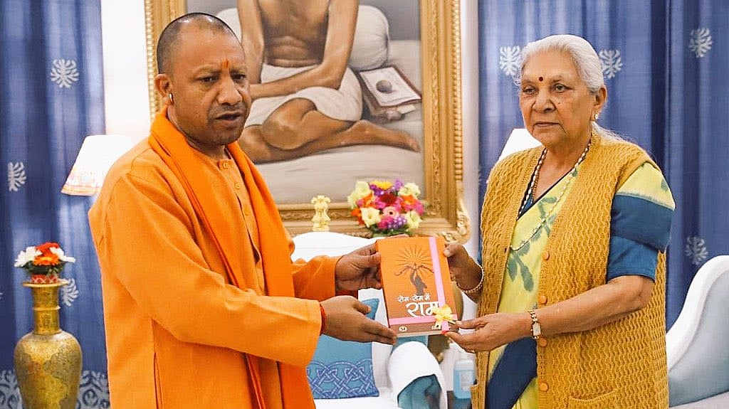 யோகி ஆதித்யநாத் - ஆனந்திபென் படேல்